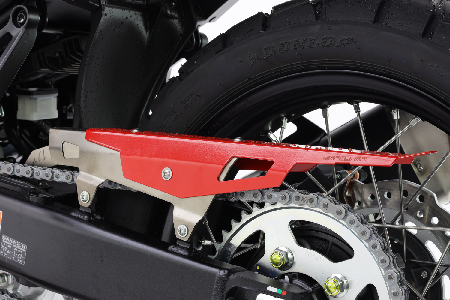 2CP21400610714_1.JPG - Chain Guard Brushed stainless steel / Red