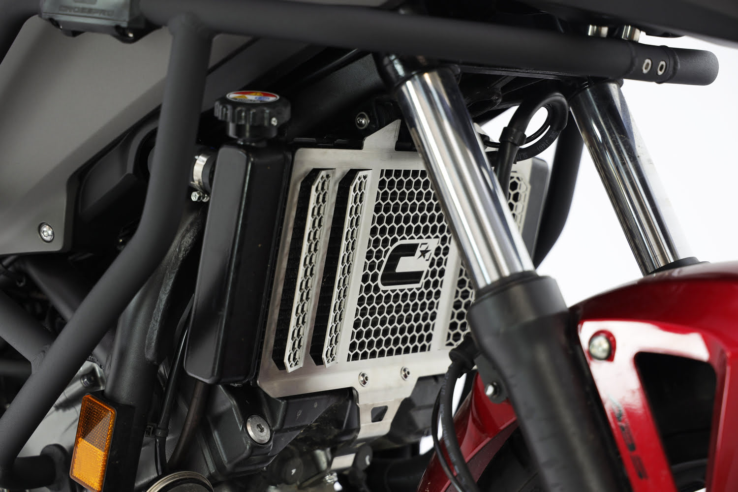 Trail Radiator Protection Grids - 2CP22700580014.JPG